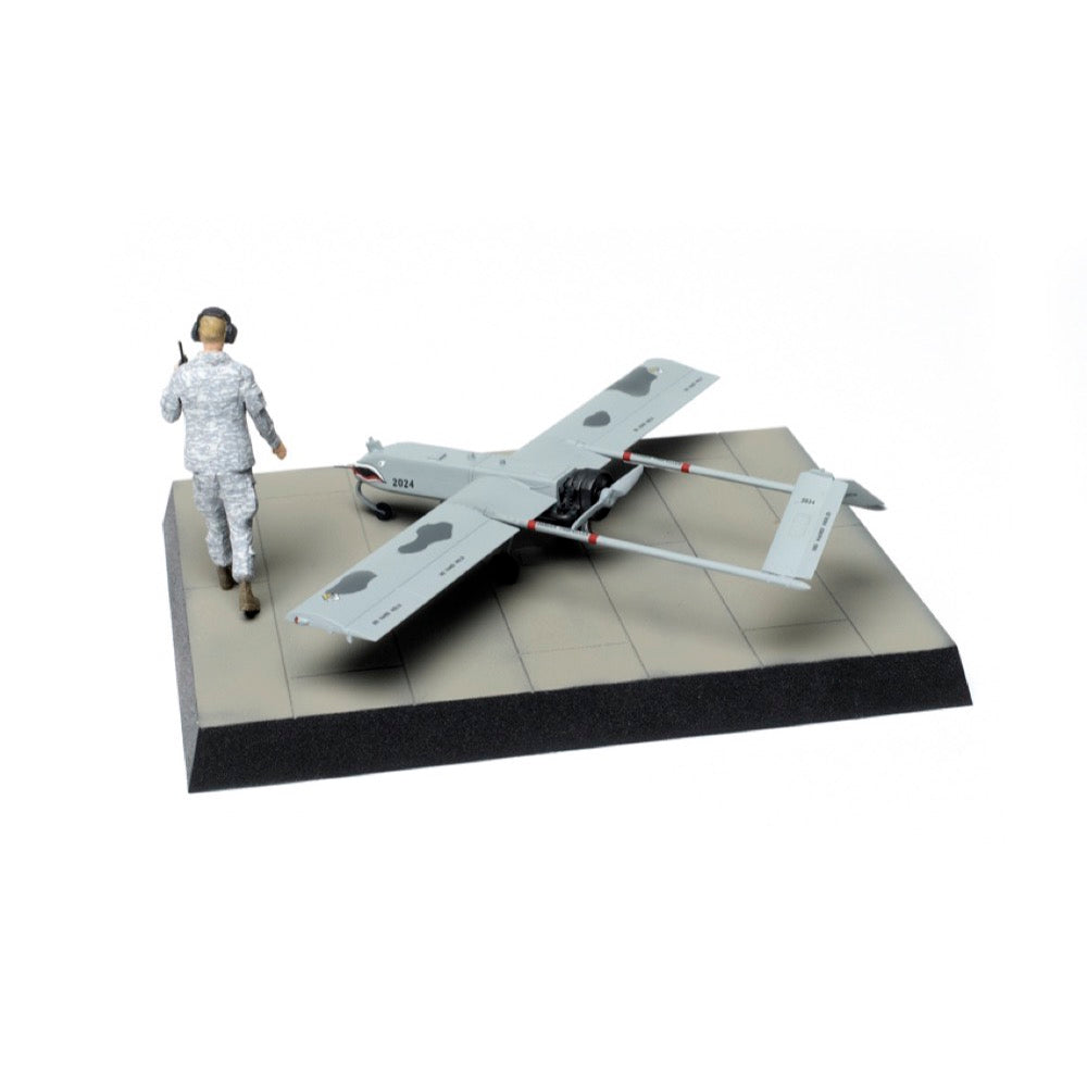 Academy 12117 1/35 U.S. Army RQ-7B UAV Shadow