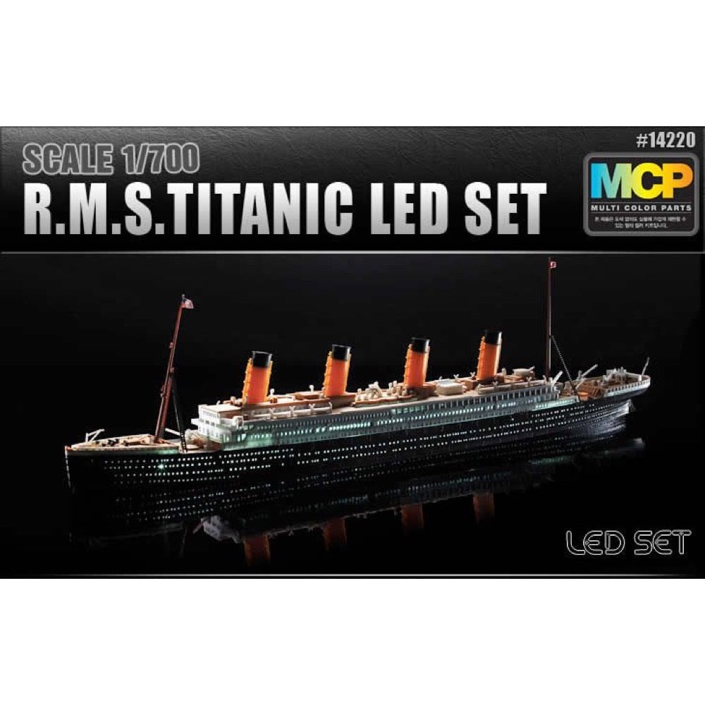 Academy 14220 1/700 RMS Titanic + LED Set