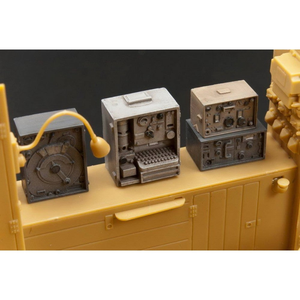 AFV 35235 1/35 AEC Armoured Command Vehicle (German,North Africa)