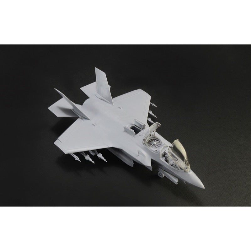 Italeri 1425 1/72 F-35 B Lightning II STOVL Version
