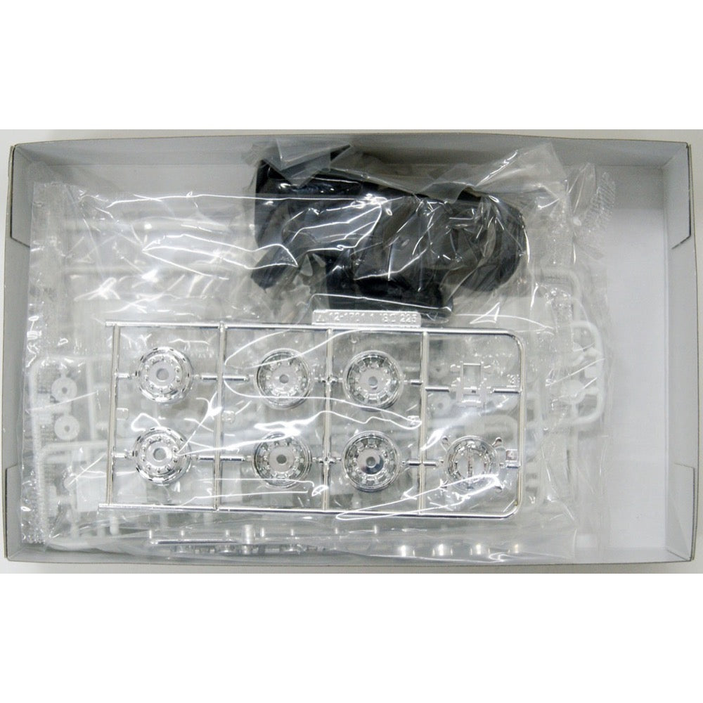 Aoshima A005820 1/32 ISO10 Hole 22.5in Alloy Wheel and Refrigeration Unit