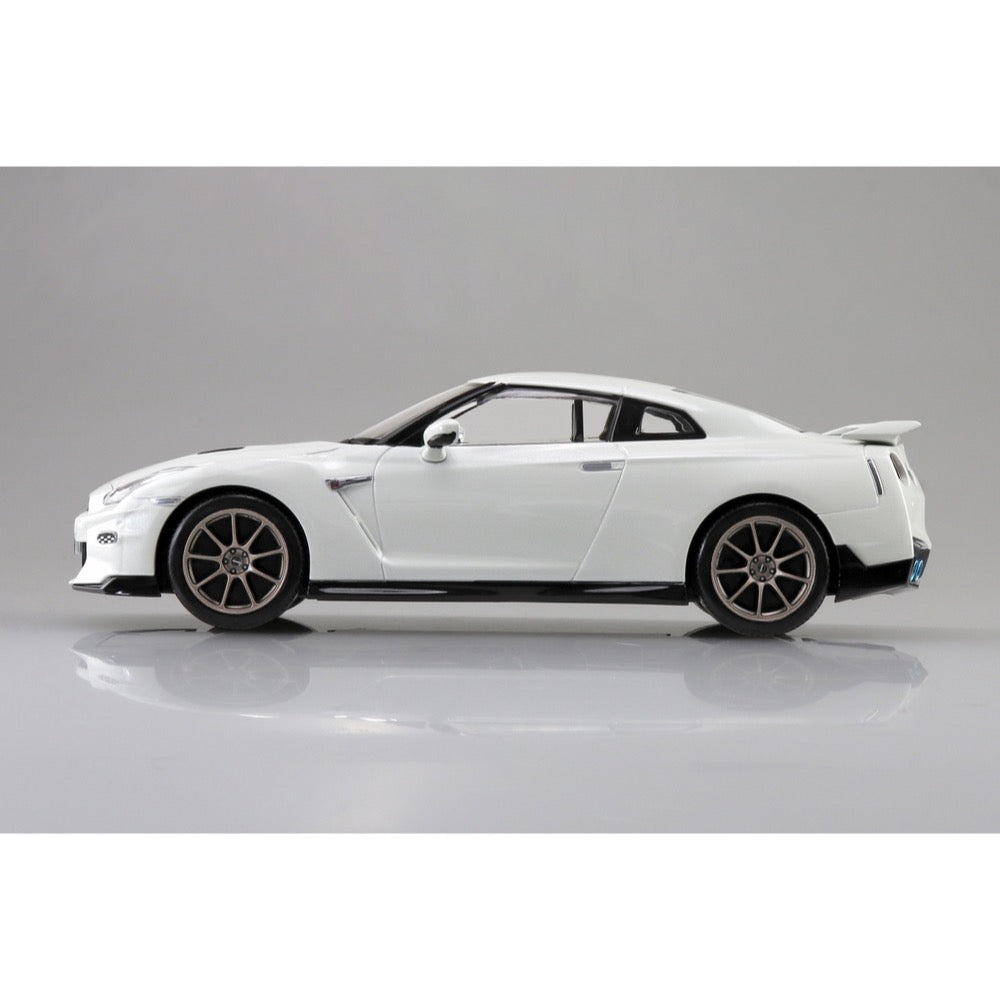 Aoshima 1/32 Snap Nissan R35 Nissan GT-R 2024 (Brilliant White Pearl)