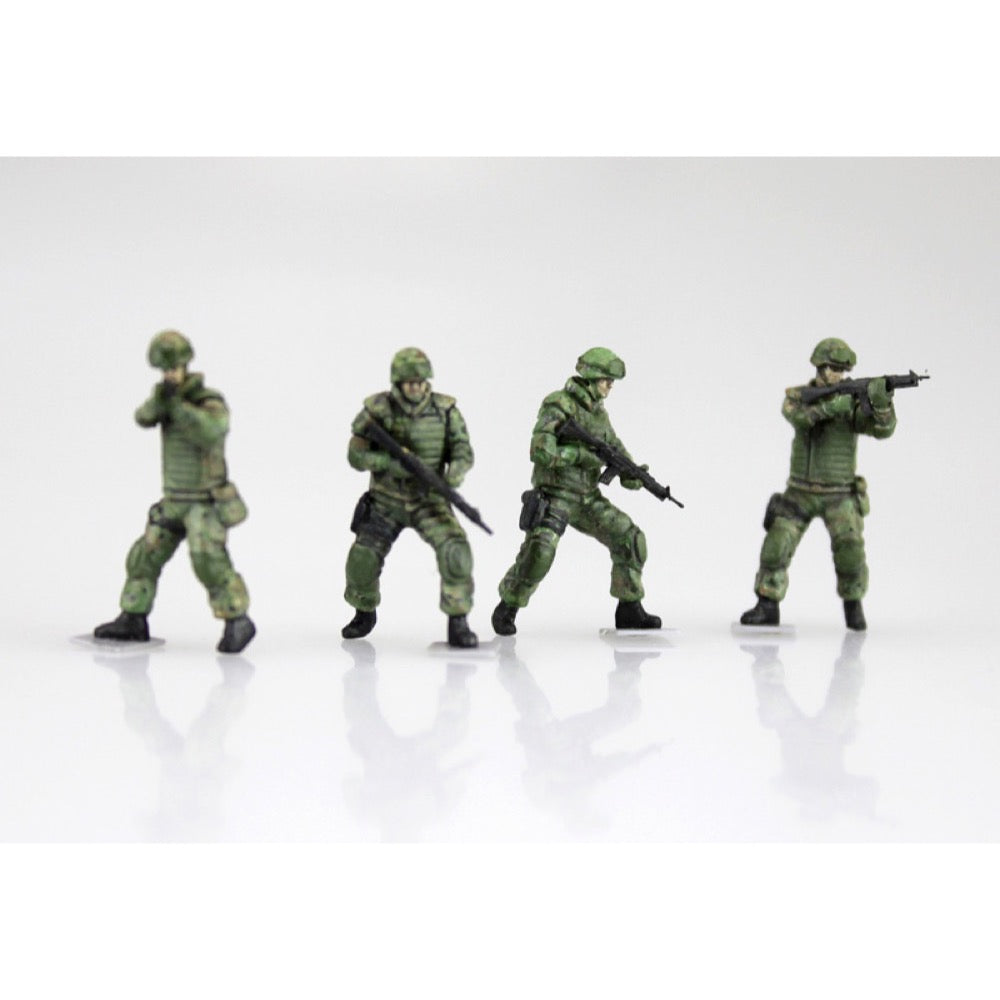 Aoshima A01208 1/72 JGSD 3 1/2T Truck With Additional Armor with 6 Figures