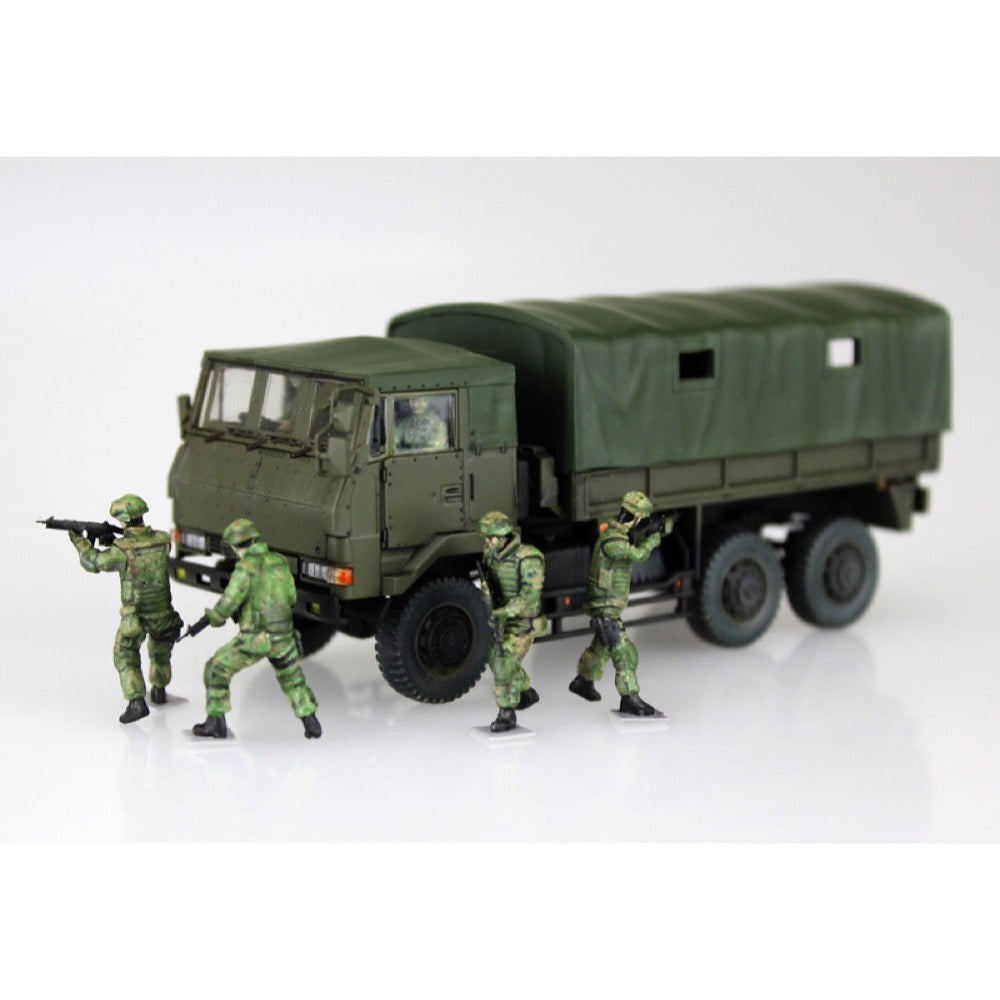 Aoshima A01208 1/72 JGSD 3 1/2T Truck With Additional Armor with 6 Figures