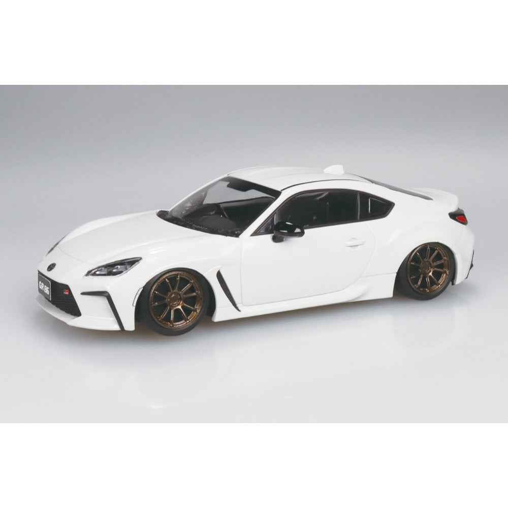 Aoshima 1/32 Toyota GR86 2021 Custom Wheel Crystal White Pearl