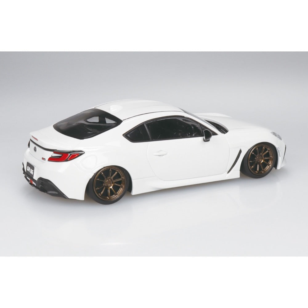 Aoshima 1/32 Toyota GR86 2021 Custom Wheel Crystal White Pearl