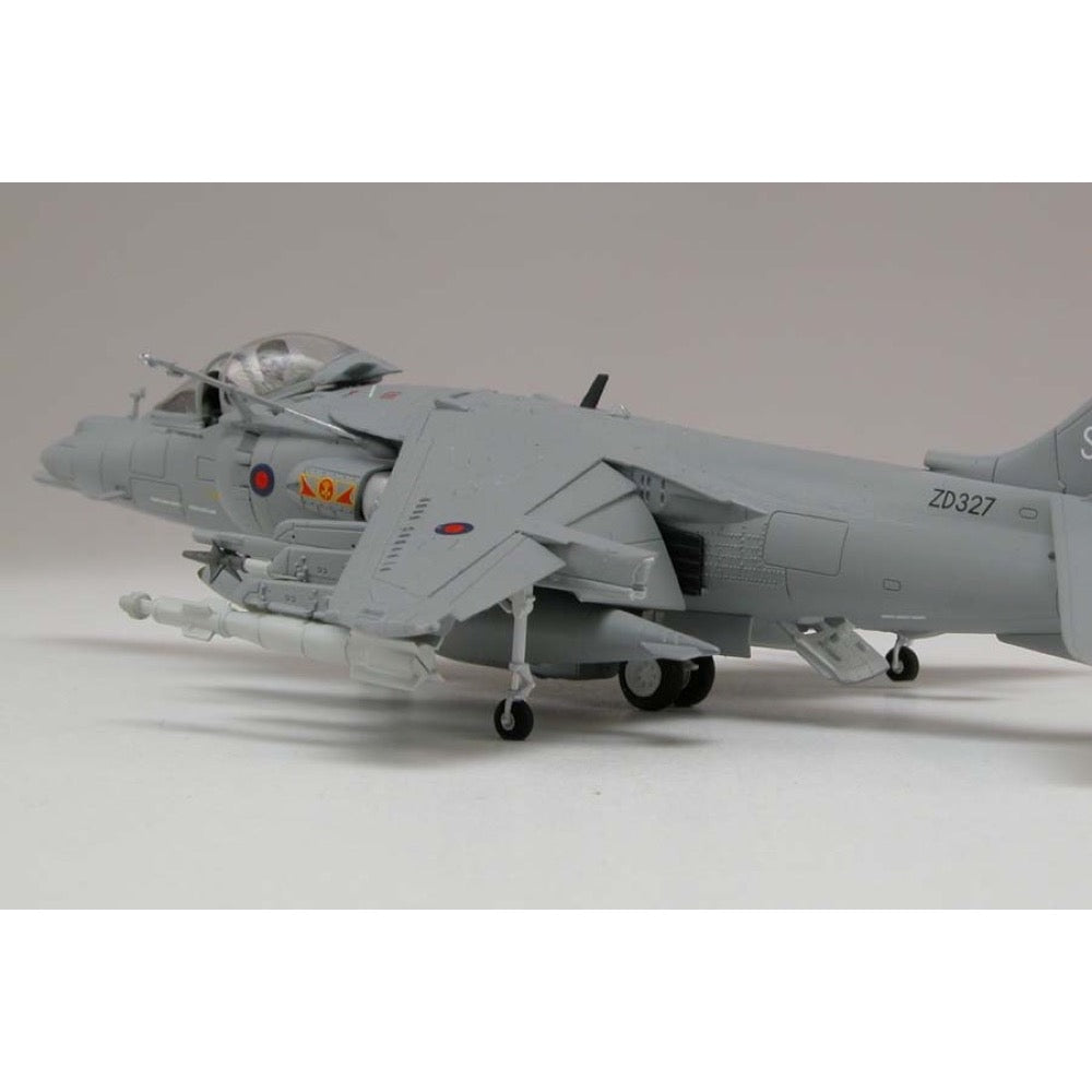 Airfix A55300 1/72 Harrier GR9A Starter Set