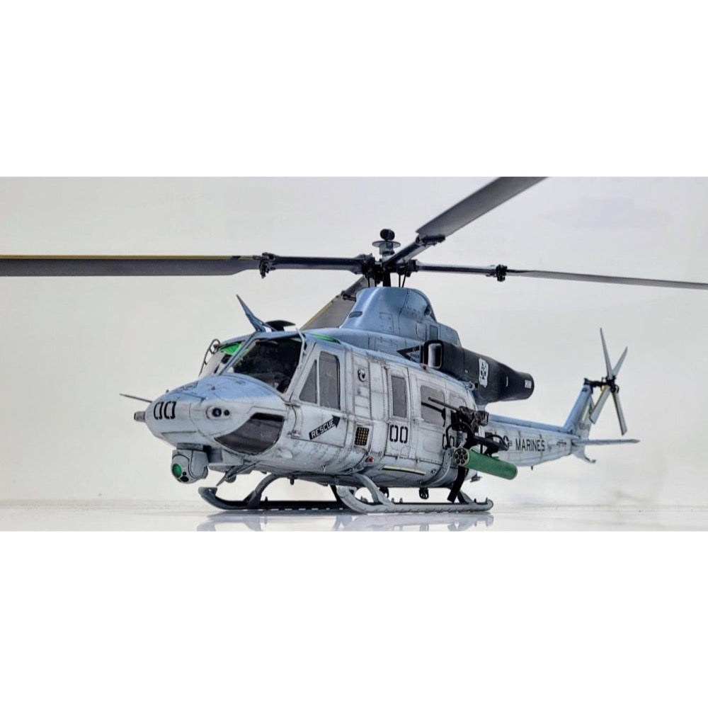 Academy 12138 1/35 USMC UH-1Y Venom