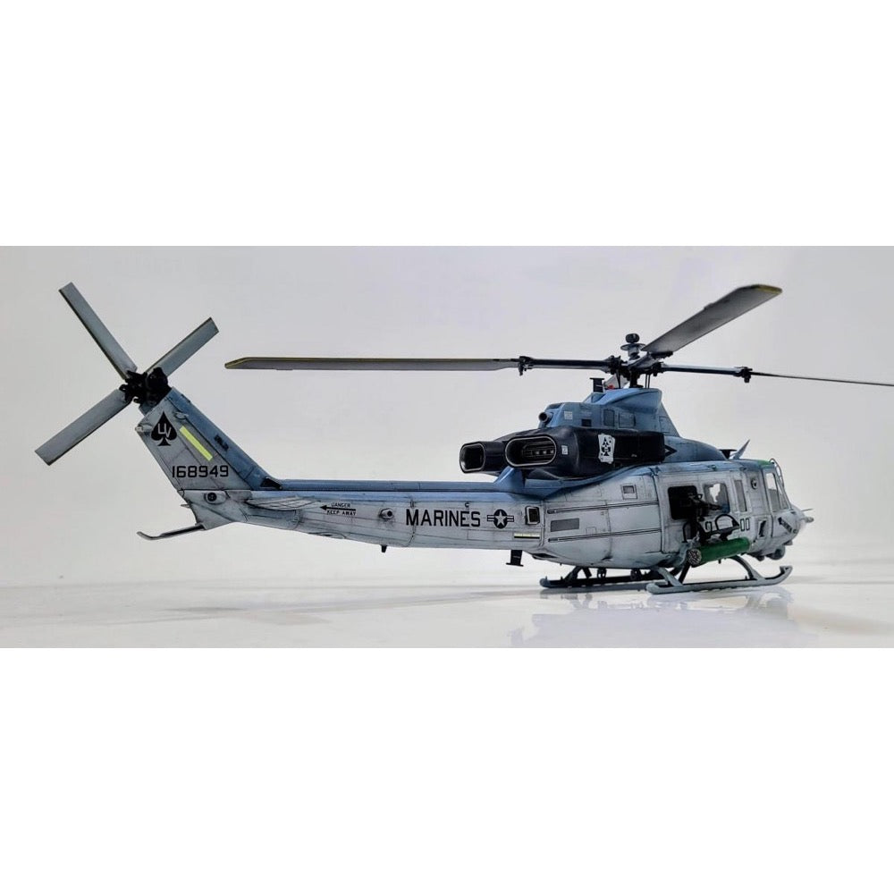 Academy 12138 1/35 USMC UH-1Y Venom