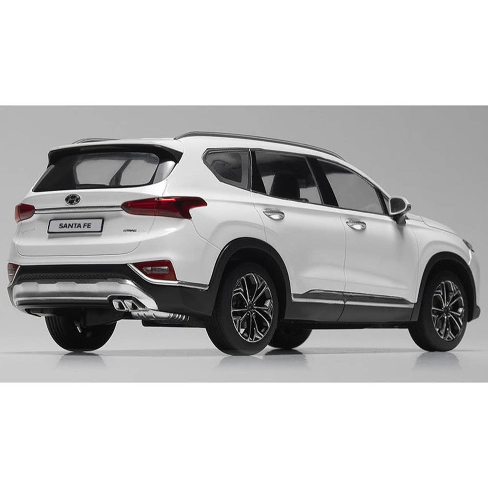 Academy 1/24 Hyundai Santa Fe TM Model Kit
