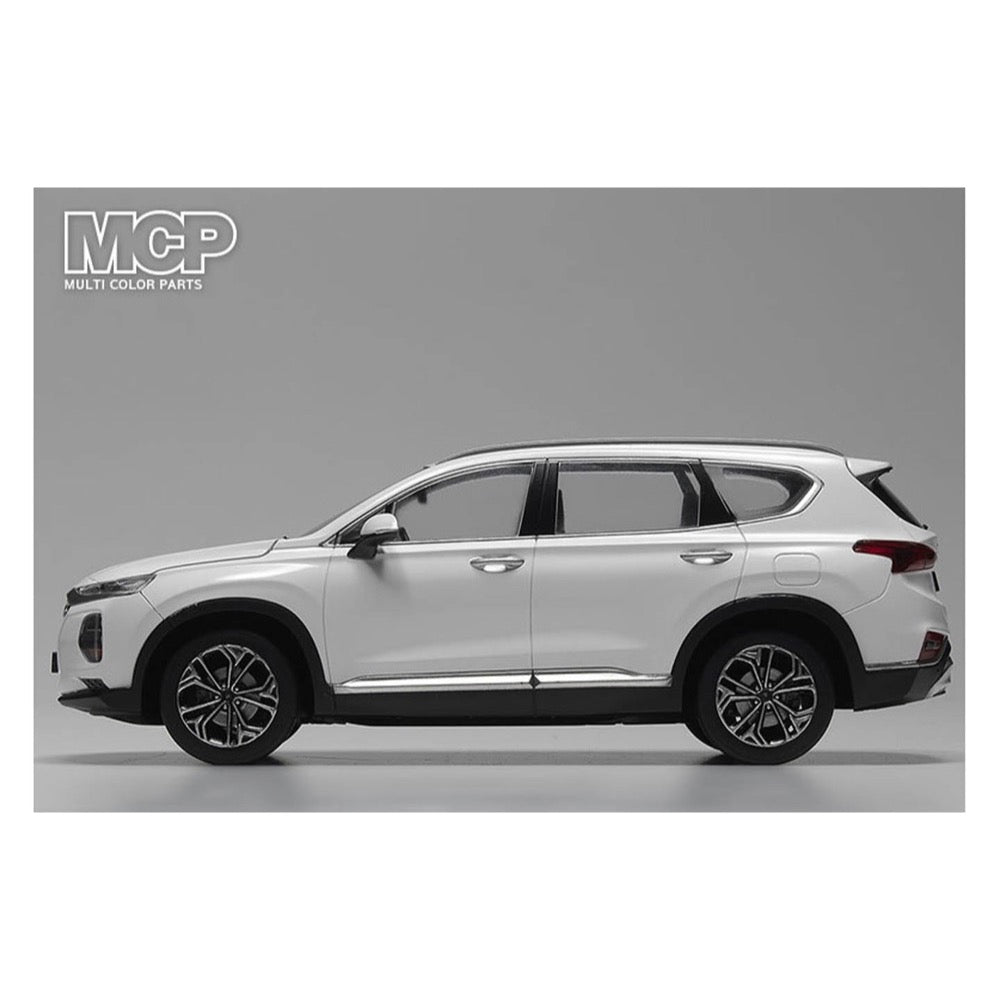 Academy 1/24 Hyundai Santa Fe TM Model Kit