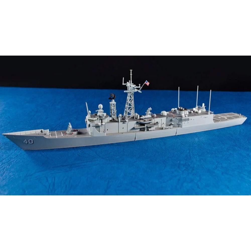 AFV Club SE70006 1/700 USS Oliver Hazard Perry Class Frigate 4716965706067