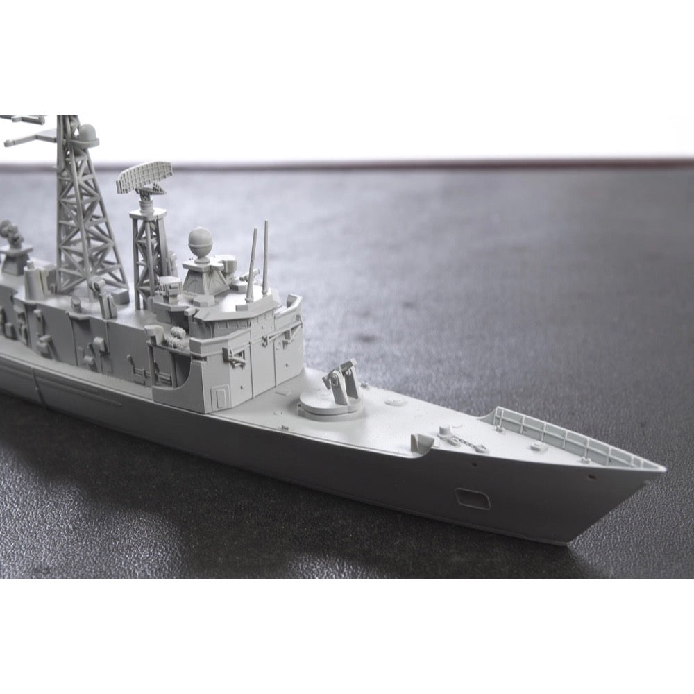 AFV Club SE70006 1/700 USS Oliver Hazard Perry Class Frigate 4716965706067
