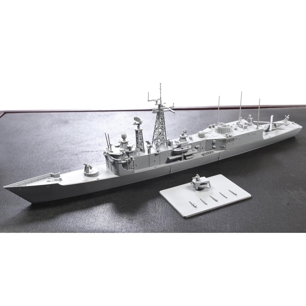 AFV Club SE70006 1/700 USS Oliver Hazard Perry Class Frigate 4716965706067
