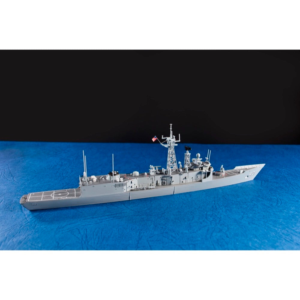 AFV Club SE70006 1/700 USS Oliver Hazard Perry Class Frigate
