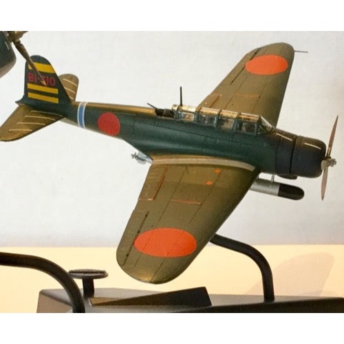 Airfix A50184 1/72 Grumman F-4F4 Wildcat and Mitsubishi Zero Dogfight Double Gift Set