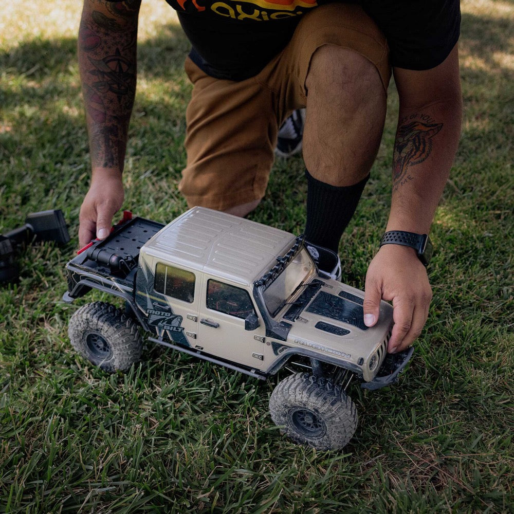Axial SCX10 III Motobilt Valyrian Jeep JT Gladiator 1/10 4X4 Rock Crawler (Tan)