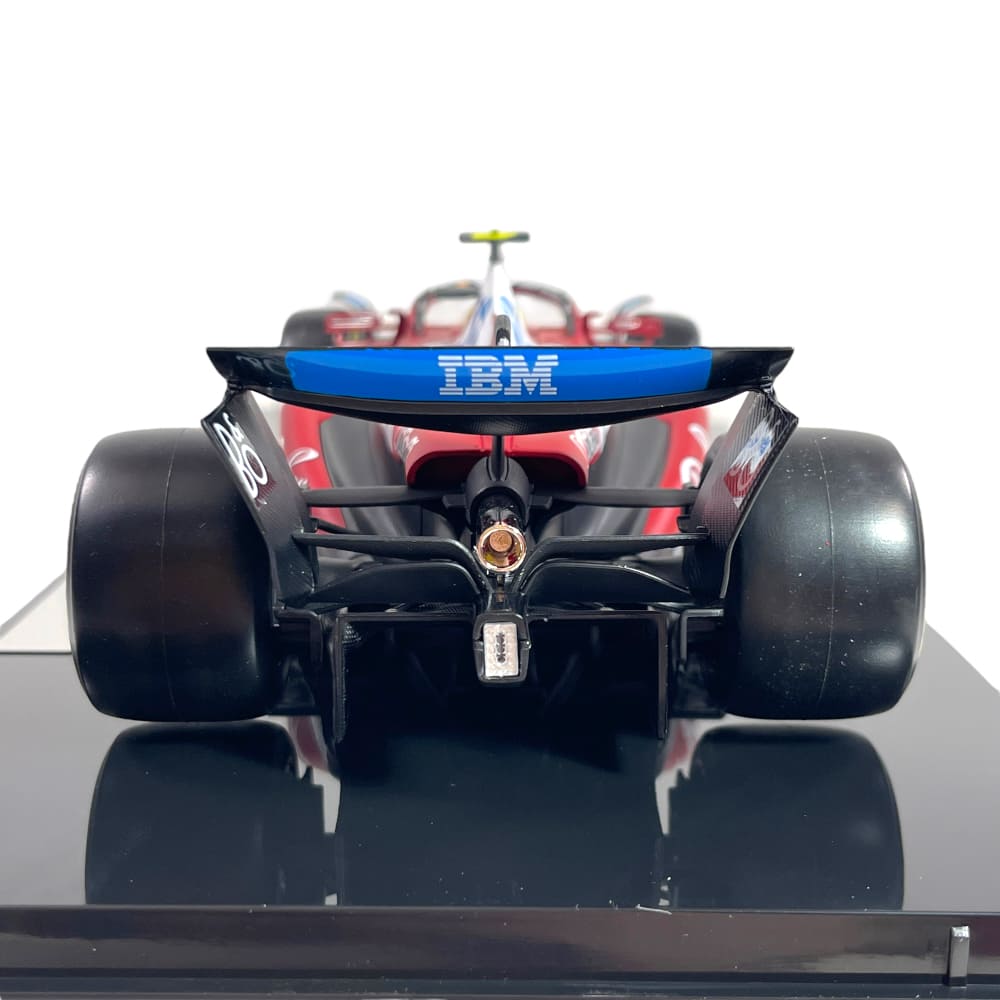 Bburago 16822H 1/18 Ferrari SF-25 No.44 Lewis Hamilton with Showcase 4893993020904