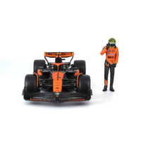 Bburago 28040N 1/24 McLaren MCL38 2024 No.4 Lando Norris with Figure