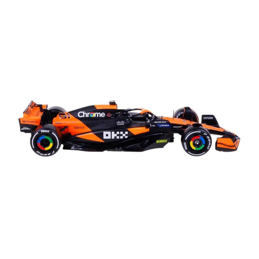 Bburago 28040P 1/24 McLaren MCL38 2024 No.81 Oscar Piastri with Figure