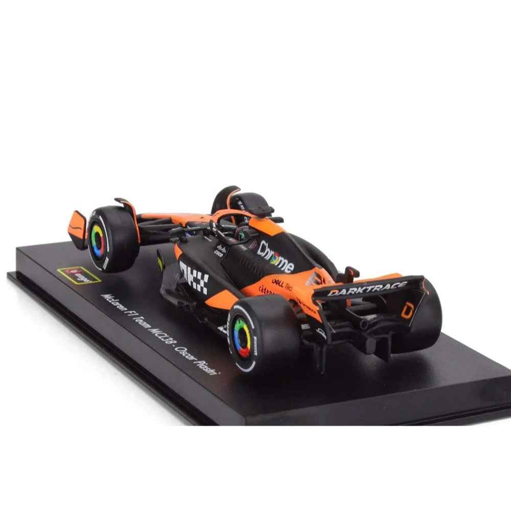 Bburago 8215P 1/43 2024 F-1 McLaren MCL 38 No.81 Piastri with Helmet