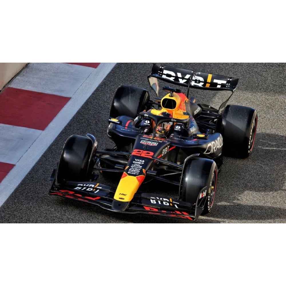 Bburago 38233T 1/43 RedBull  Racing RB21 No.22 Yuki Tsunoda