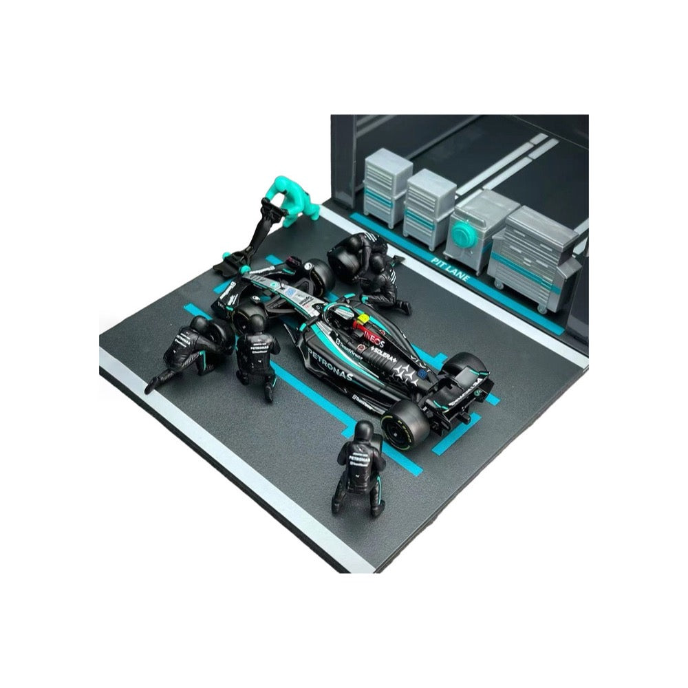 Bburago 38452 1/43 2024 No.63 George Russell Mercedes AMG Pit Pass Competition Set