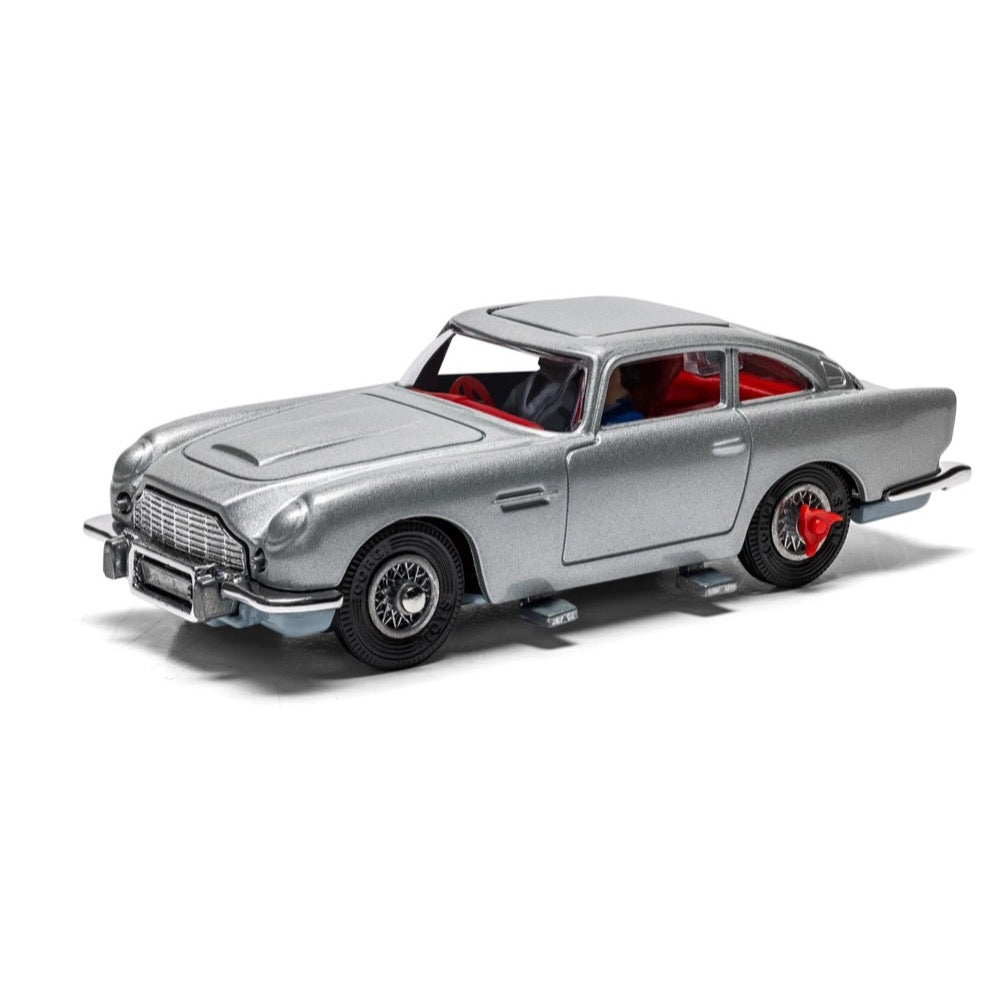 Corgi 1/46 James Bond Aston Martin DB5 Classic Collector Set
