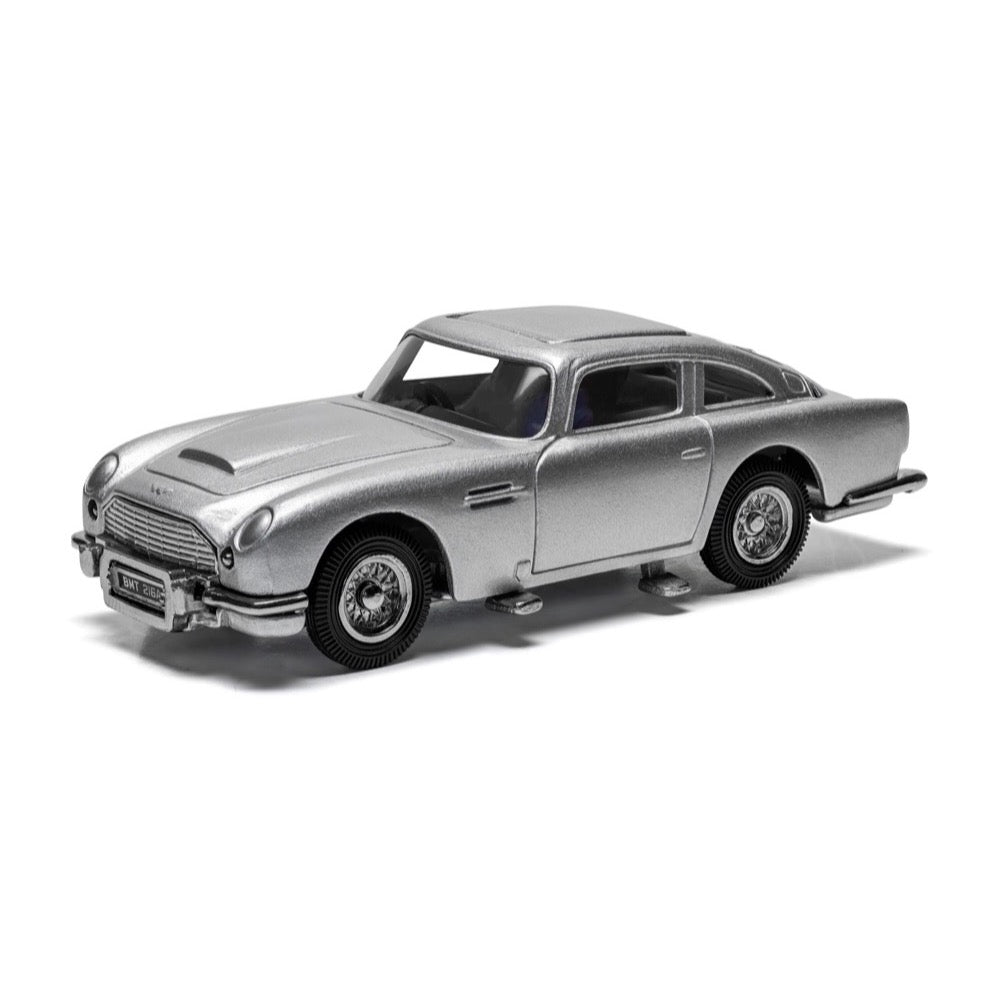 Corgi 1/46 James Bond Aston Martin DB5 Classic Collector Set