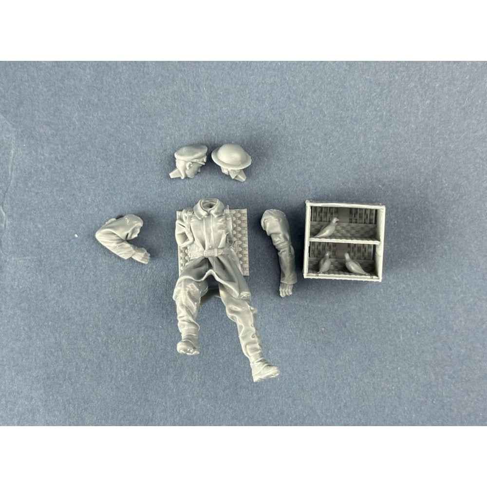Copper State Models F35-060 1/35 British Dispatch Rider With a Basket Of Pigeons