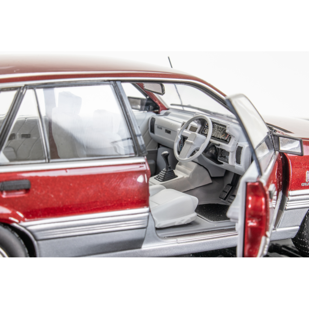 DDA 702 1/24 Red/Silver VL Calais Holden