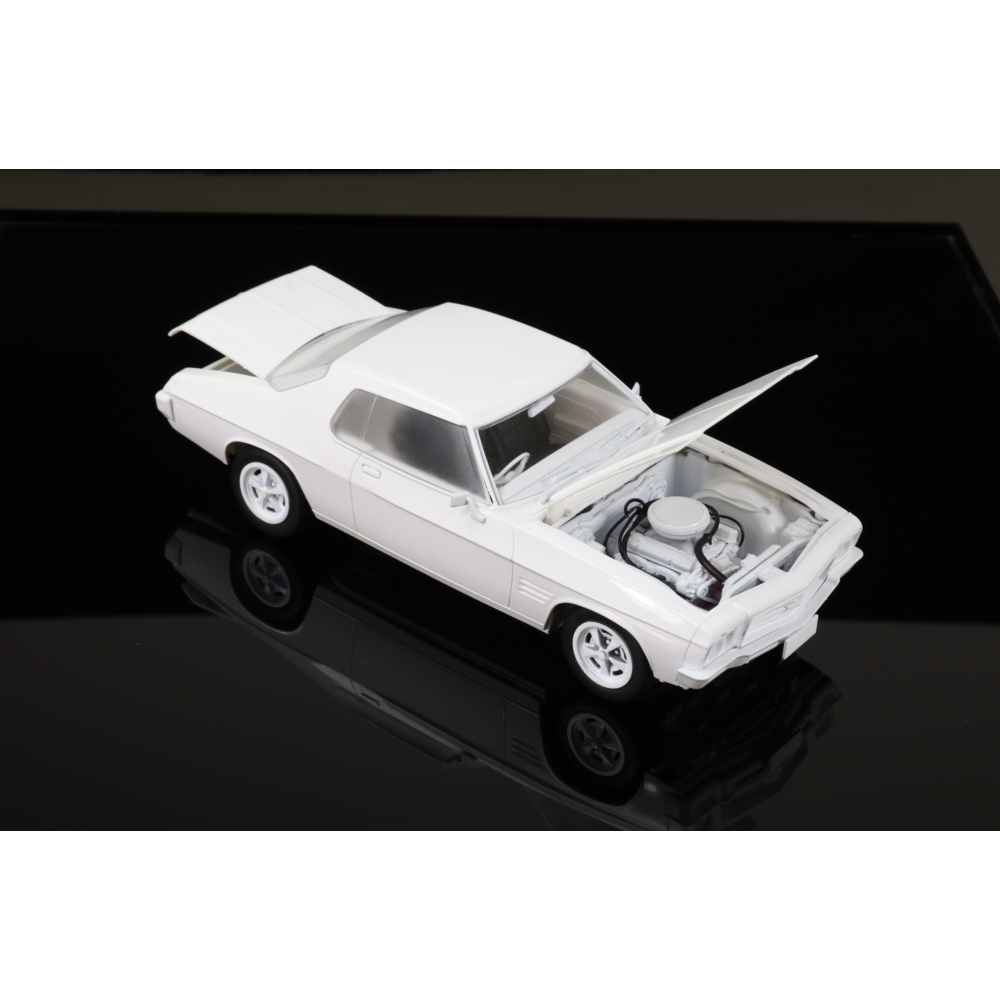DDA 1/24 HQ Holden Monaro 2 Door GTS Plastic Kit