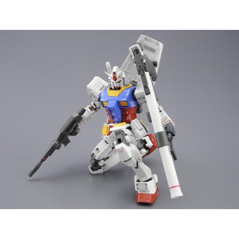 Bandai 5061610 MG 1/100 RX-78-2 Gundam Ver. 3.0 Gundam 0079 - Hobbies Online