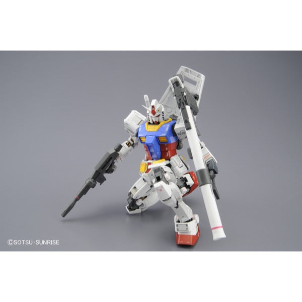 Bandai 5061610 MG 1/100 RX-78-2 Gundam Ver. 3.0 Gundam 0079 - Hobbies Online