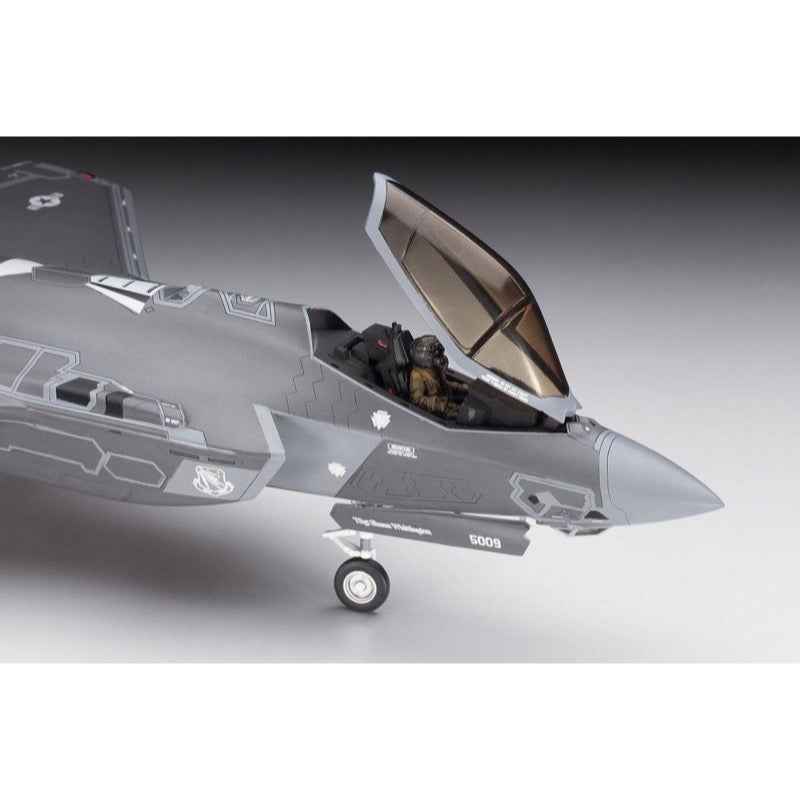 Hasegawa 01572AU 1/72 F-35A Lightning II Limited Edition with RAAF 75 Sqn Decals Included
