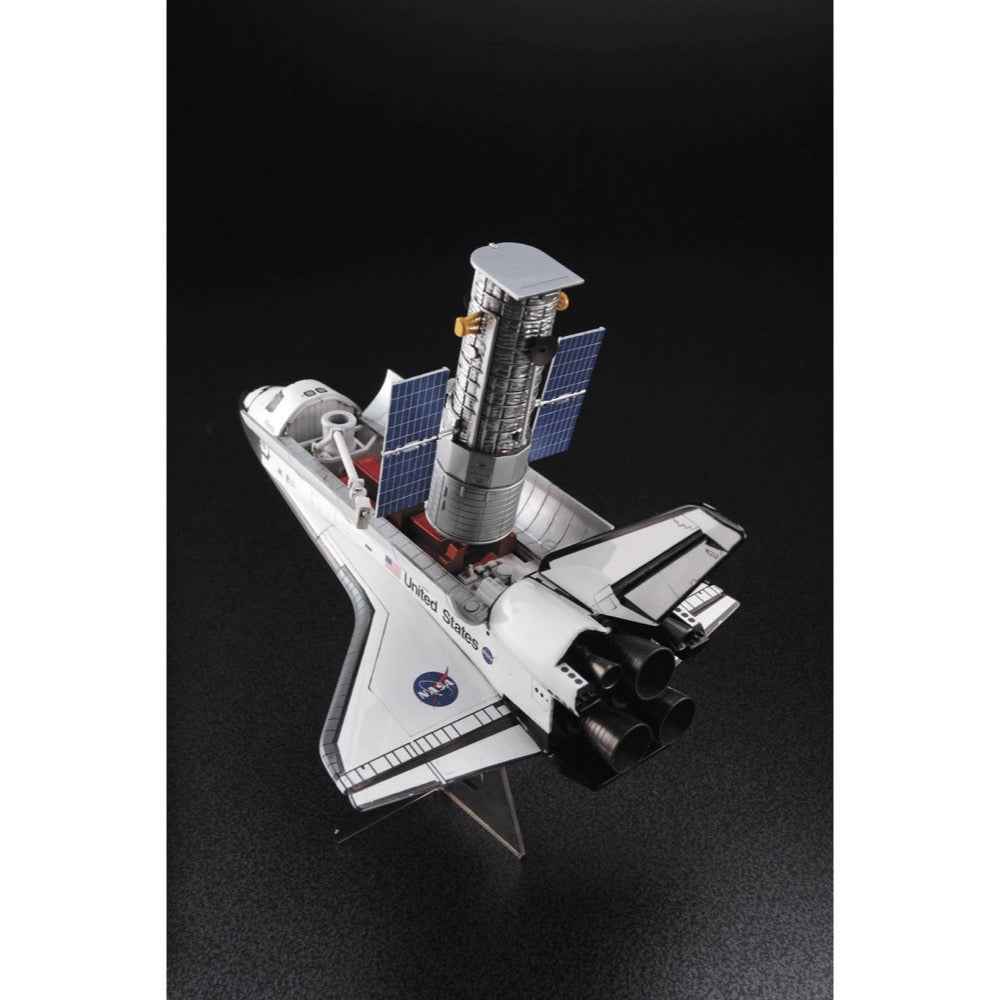 Hasegawa 10821 1/200 Hubble Space Telescope & Space Shuttle Orbiter