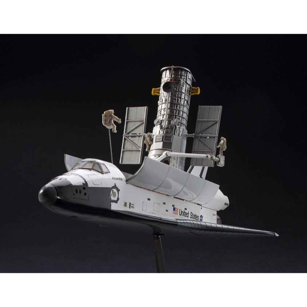 Hasegawa 10821 1/200 Hubble Space Telescope & Space Shuttle Orbiter