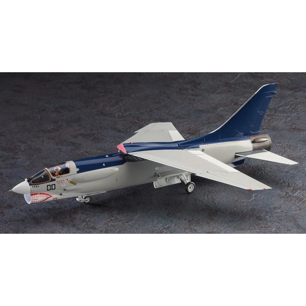 Hasegawa 1/72 Area 88 F-8E Crusader "Shin Kazama"