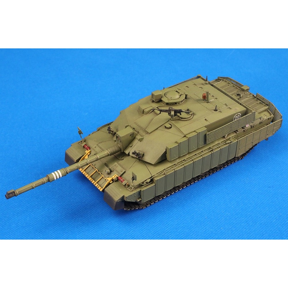 HobbyBoss 1/48 British Challenger 2 Enhanced Armour Plastic Model Kit