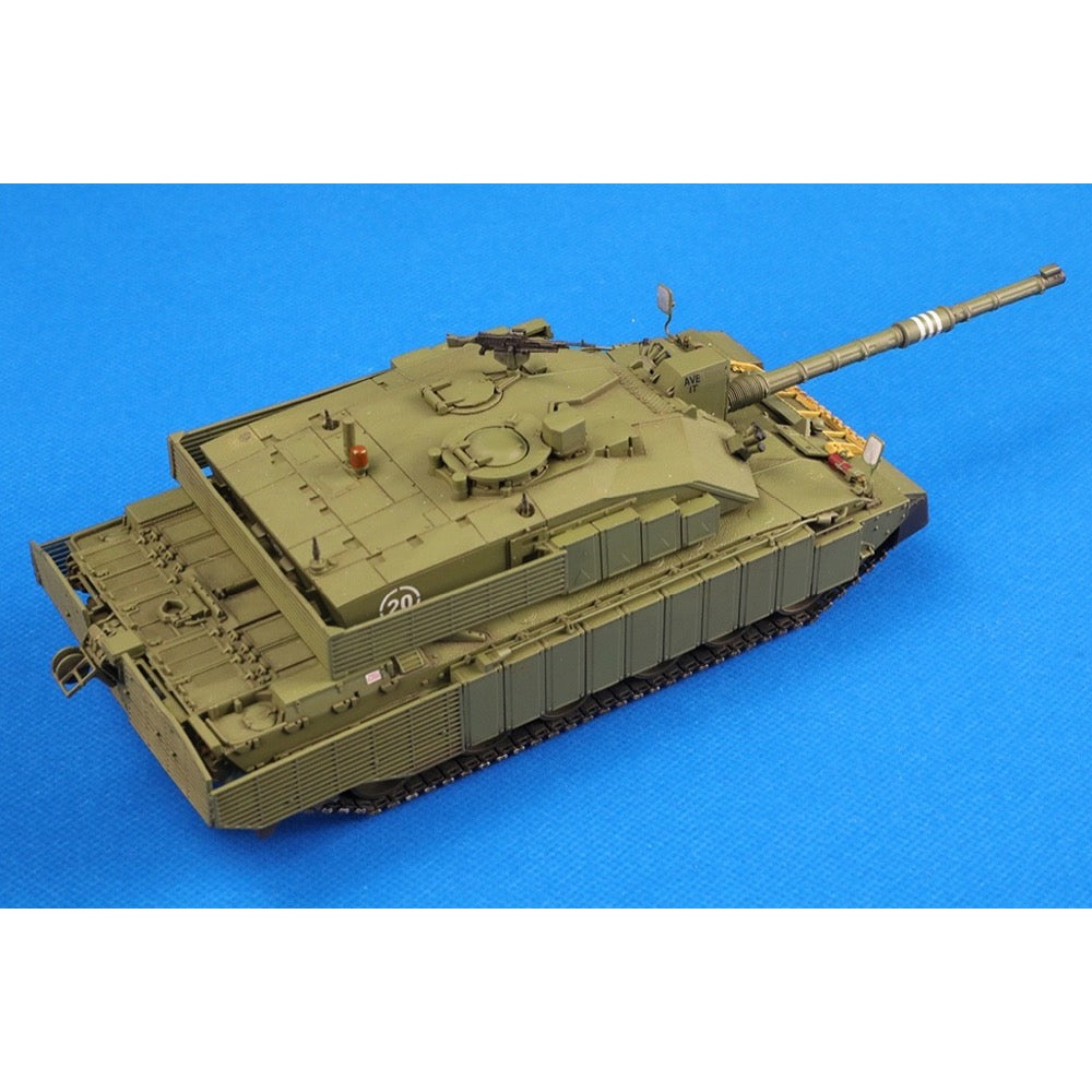 HobbyBoss 1/48 British Challenger 2 Enhanced Armour Plastic Model Kit