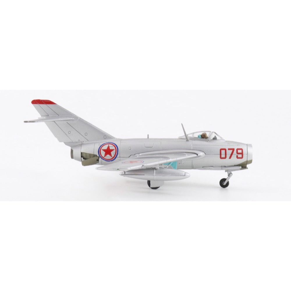 Hobby Master 2430 1/72 MIG-15bis Red 079 Chinese People's Volunteers AF North Korea 1950s