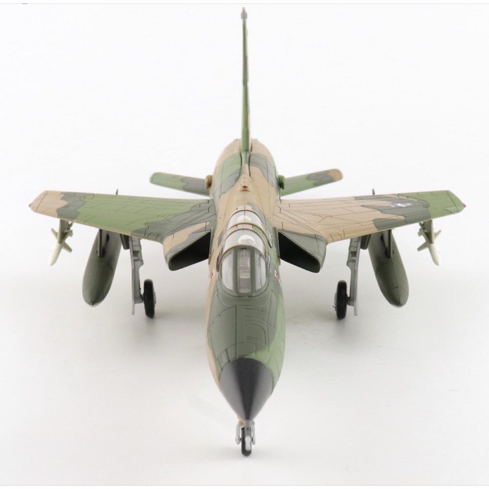 Hobby Master 2554 1/72 EF-105F Jinkin Josie 63-8301 355th TFW 357th TFS Thailand 1968