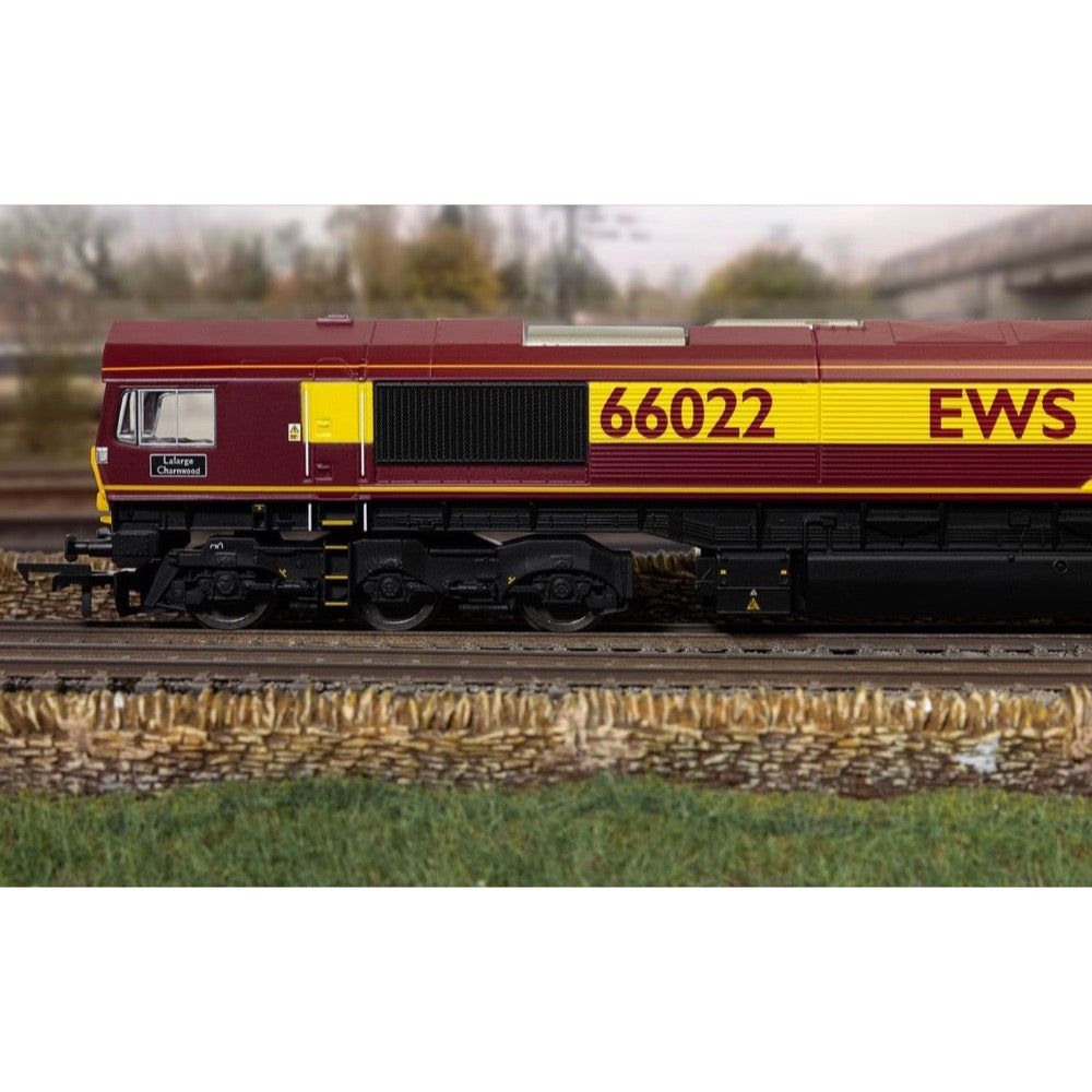 Hornby R30532 OO RailRoad EWS Class 66 'Lafarge Charnwood' 66022 Locomotive