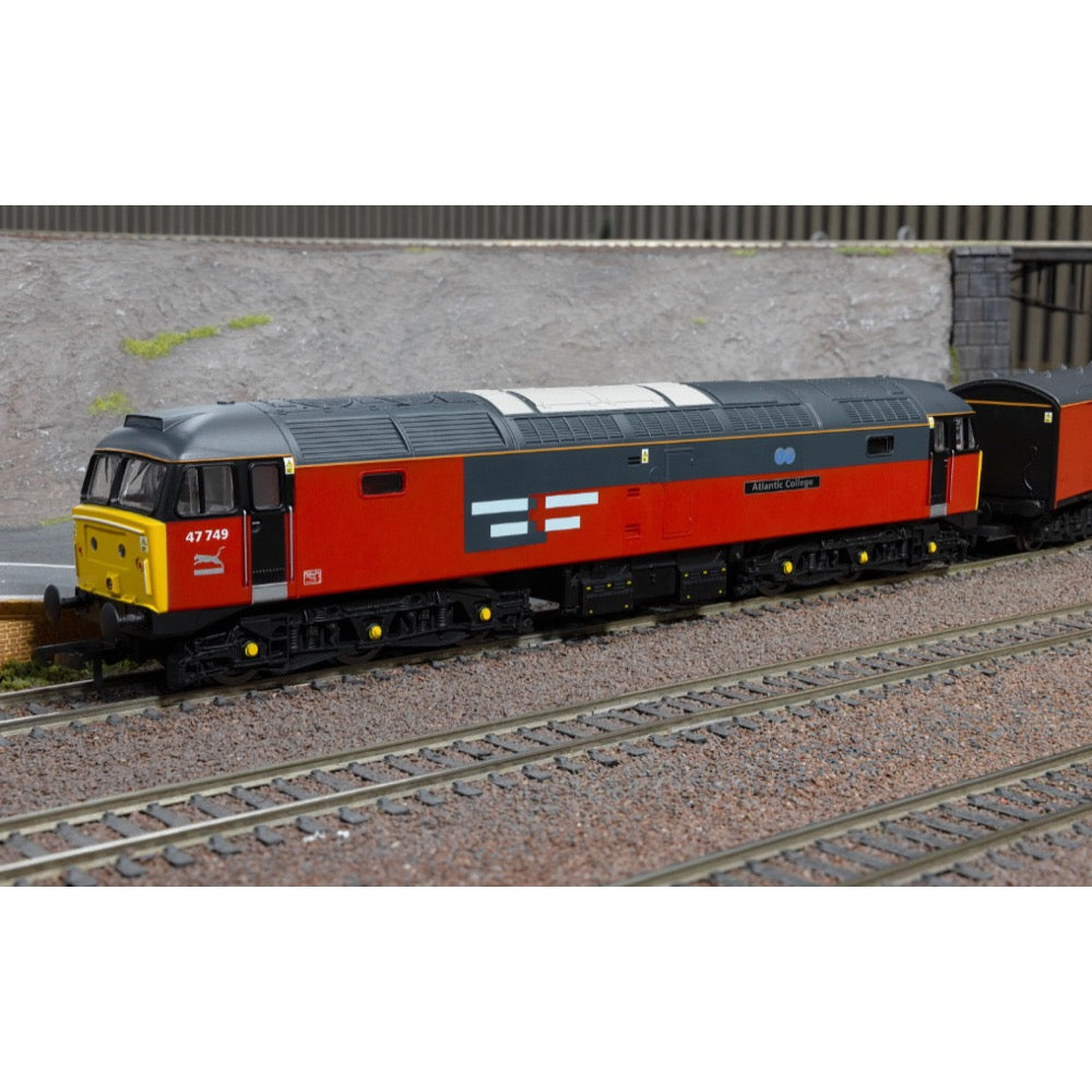 Hornby R30543 OO RailRoad RES Class 47 'Atlantic Collage' 47749 Locomotive