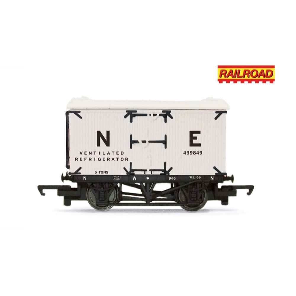 Hornby R60350 OO RailRoad Refrigerator Van