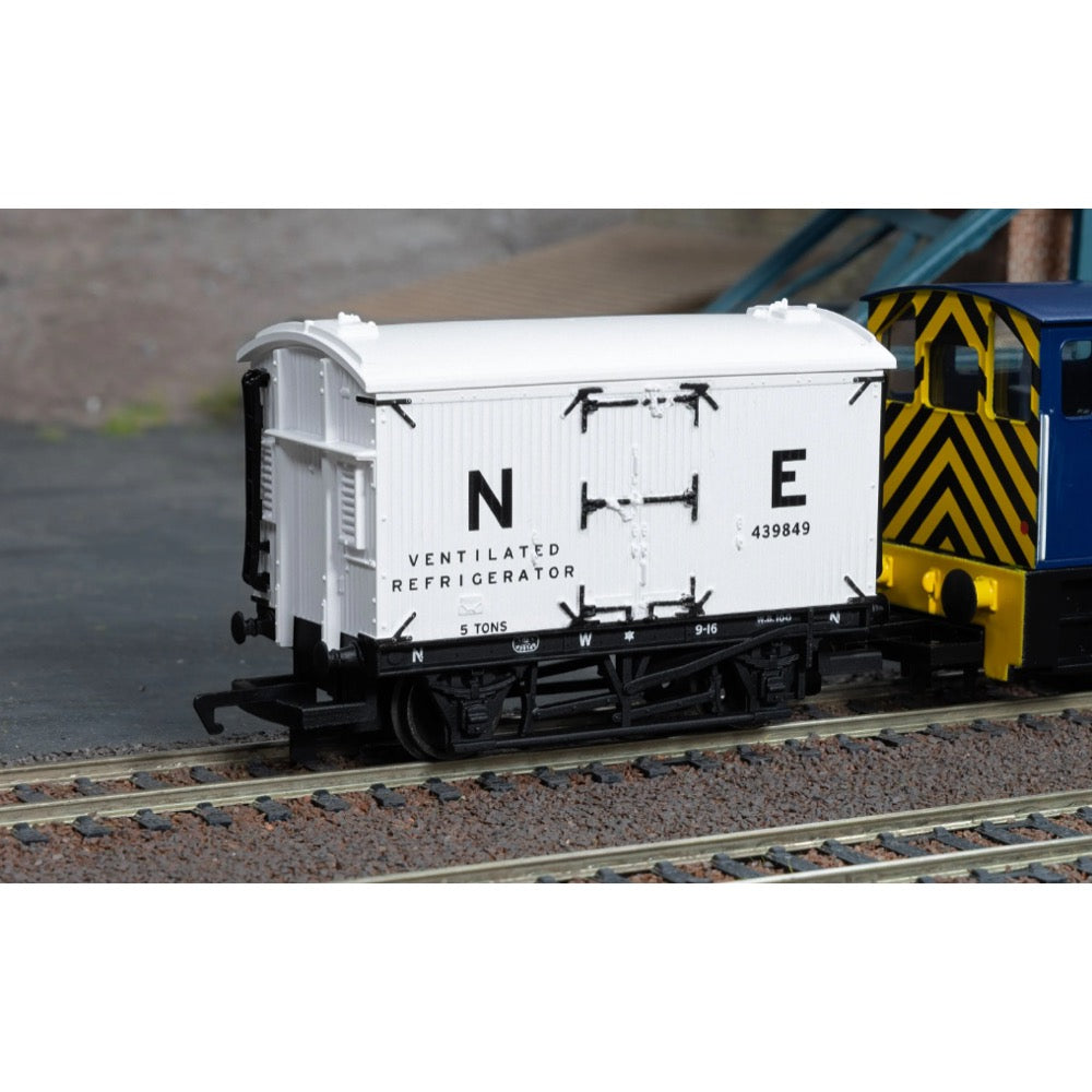 Hornby R60350 OO RailRoad Refrigerator Van