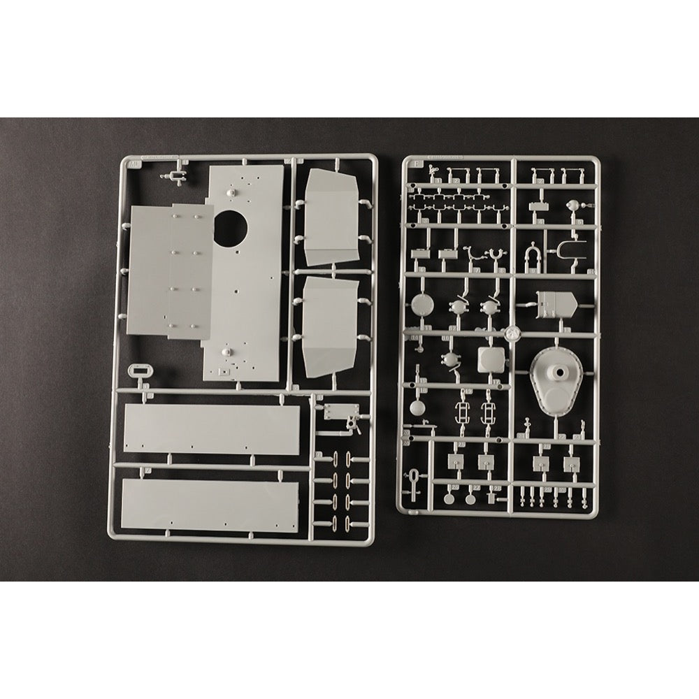 I Love Kit 1/16 M4A3E8 Thunder VII Medium Tank Plastic Model Kit
