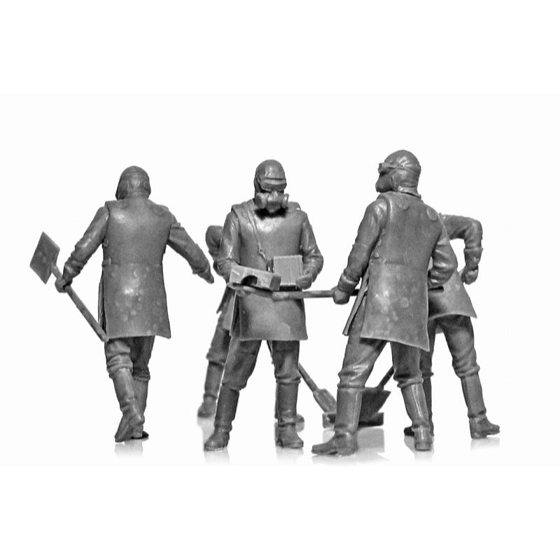 ICM 35903 1/35 Chernobyl No.3 Rubble Cleaners
