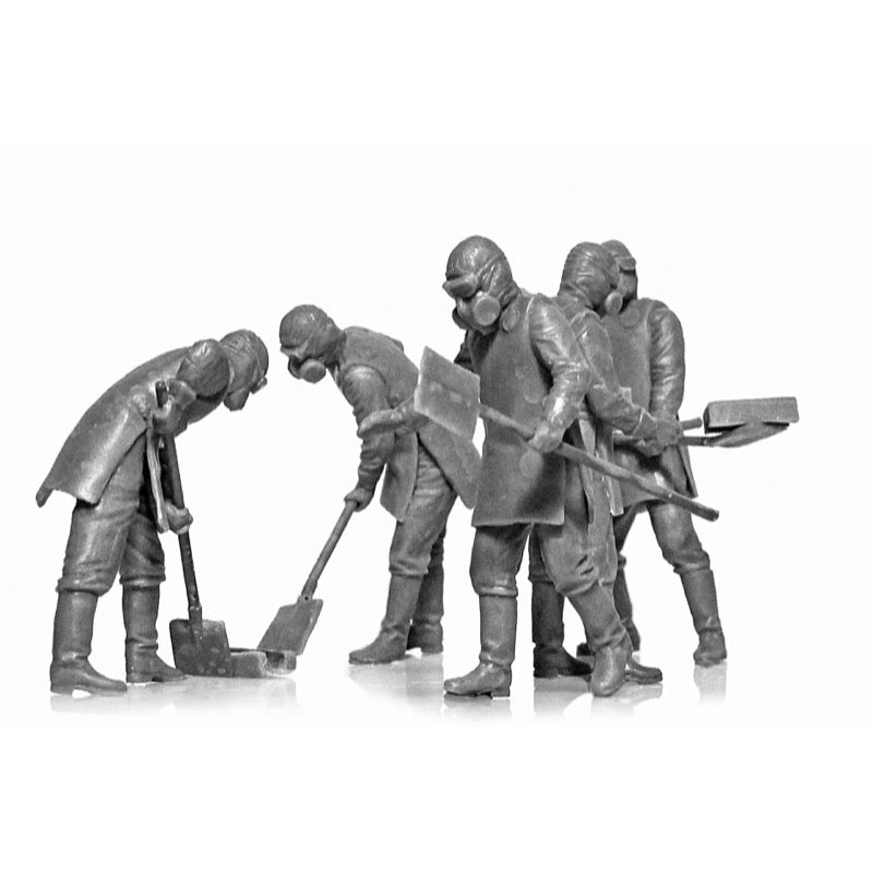 ICM 35903 1/35 Chernobyl No.3 Rubble Cleaners