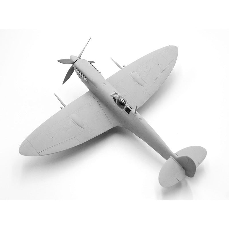 ICM DS4802 1/48 RAF Airfield Spitfire Mk IX Spitfire Mk VII RAF Pilots and Ground Personnel 7 Figures